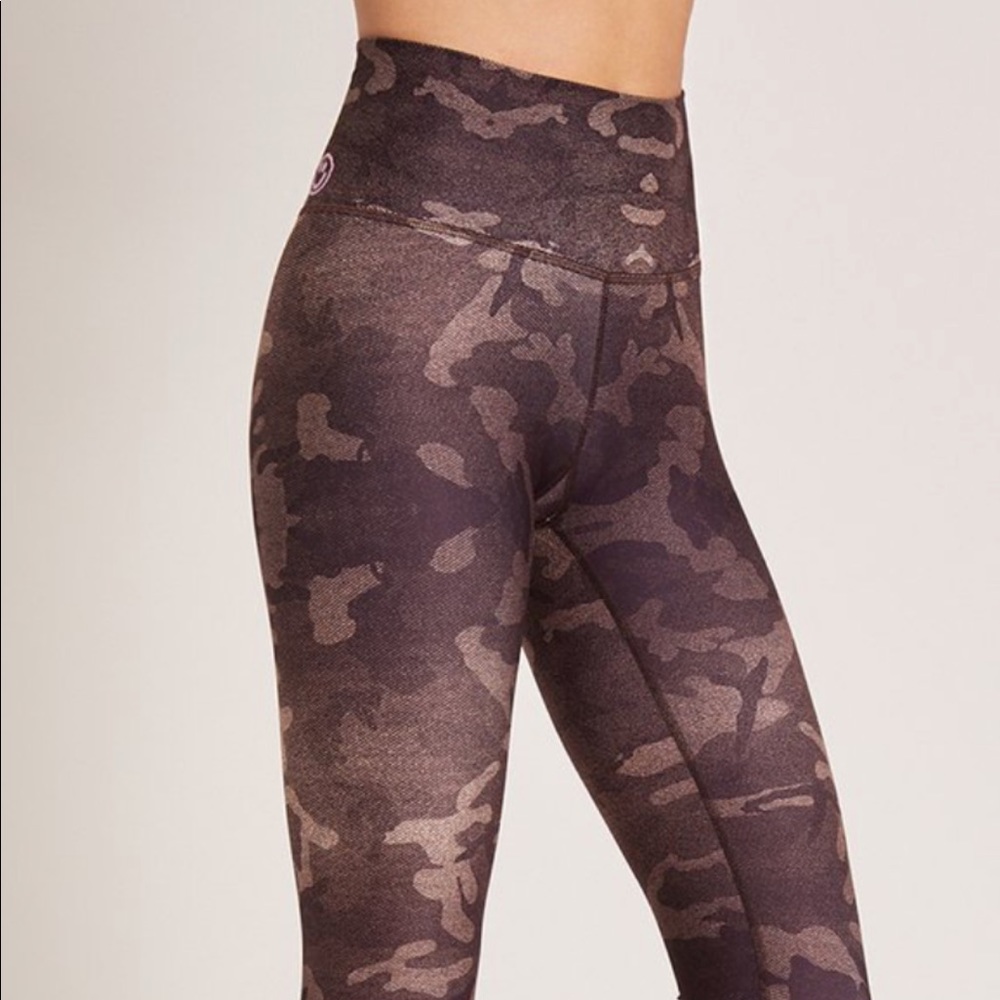 Niyama Sol Barefoot Leggings in Camo Latte